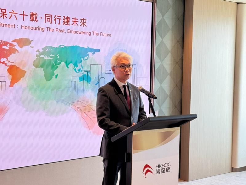 信保局總監趙民忠表示，未有計劃因應中東局勢上調保費。方穎暉攝。