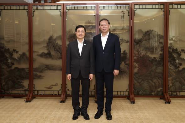 (李家超社交平台圖片)