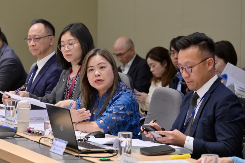 文化體育及旅遊局局長羅淑佩(右二)表示，政府各部門會與相關機構，以及旅遊業界加強協調和溝通。(政府新聞處圖片)