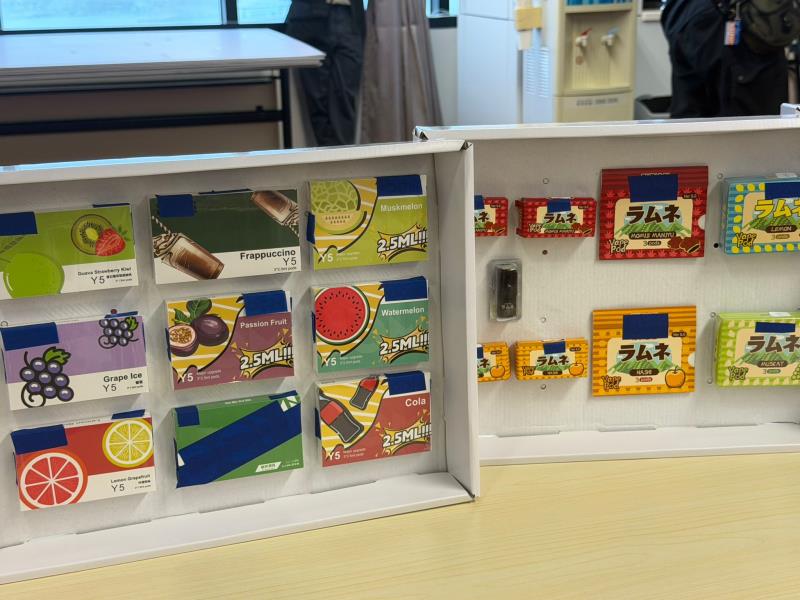 政府將統一傳統吸煙產品包裝，禁止展示任何標誌、圖像或資訊。(梁雪瑩攝)