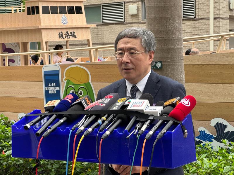 政務司副司長卓永興表示，已有9成8居民回覆能按安排時段上樓執拾。(許詩彤攝)