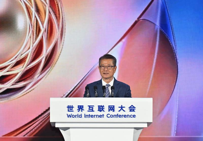 財政司司長陳茂波表示，要發揮本港的金融優勢，為科技企業的加速創新，提供資金支持。 政府新聞處圖片。