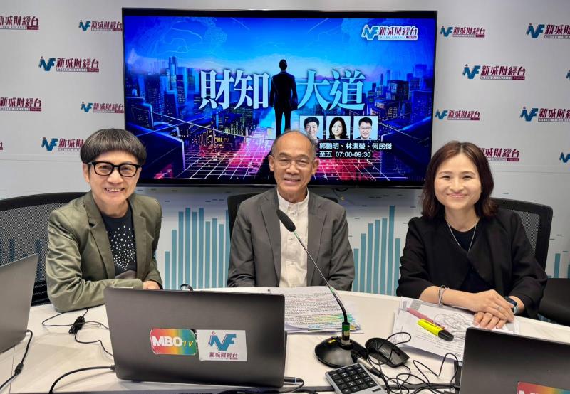 郭振華（中）表示，政府每周公布油公司零售價，可提升透明度。