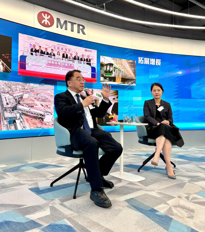 金澤培(左)表示，北都內多個關鍵項目，對香港發展尤為重要，確保多項新鐵路項目按序推進，是公司的重中之中。