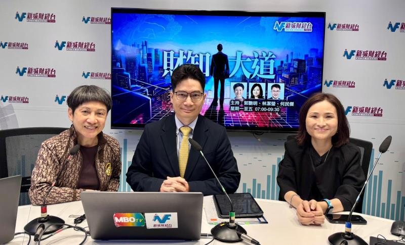 陳浩濂(中)說，港金結算公司推展香港黃金中央清算系統，目前正制定具體機制和標準，目標今年內試營運。