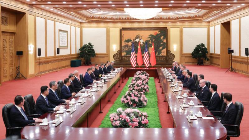 習近平和特朗普舉行雙邊會談，習近平在開場白中表示，中美之間的共同利益大於分歧，中美各自成功是彼此的機遇，中美關係穩定是世界的利好。 新華社圖片。