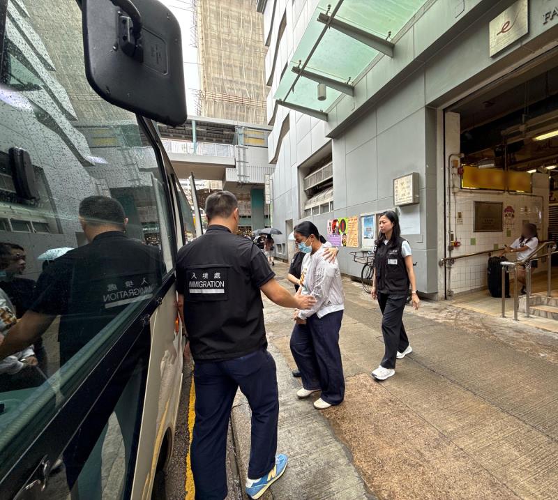 懷疑非法勞工在行動中被捕