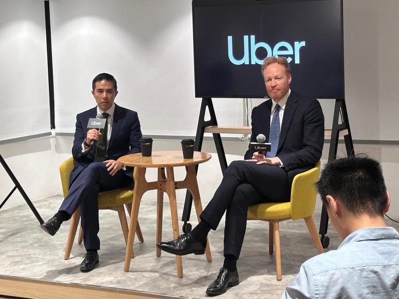 Uber表示，網約車牌照數量不足以應付市場需求，更可能令車費上漲高達七成。（袁曉琦攝）