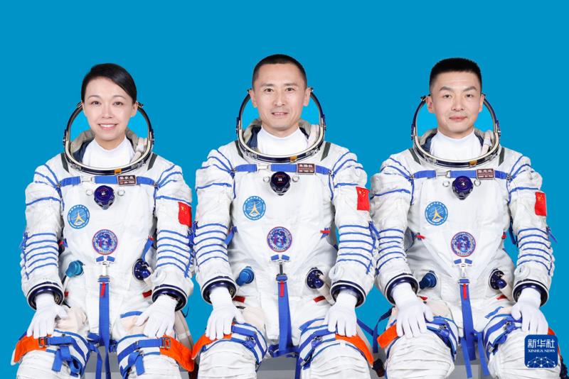 神舟二十三號載人飛船太空人乘組，黎家盈(左)、指令長朱楊柱(中)、張志遠。(新華社圖片)