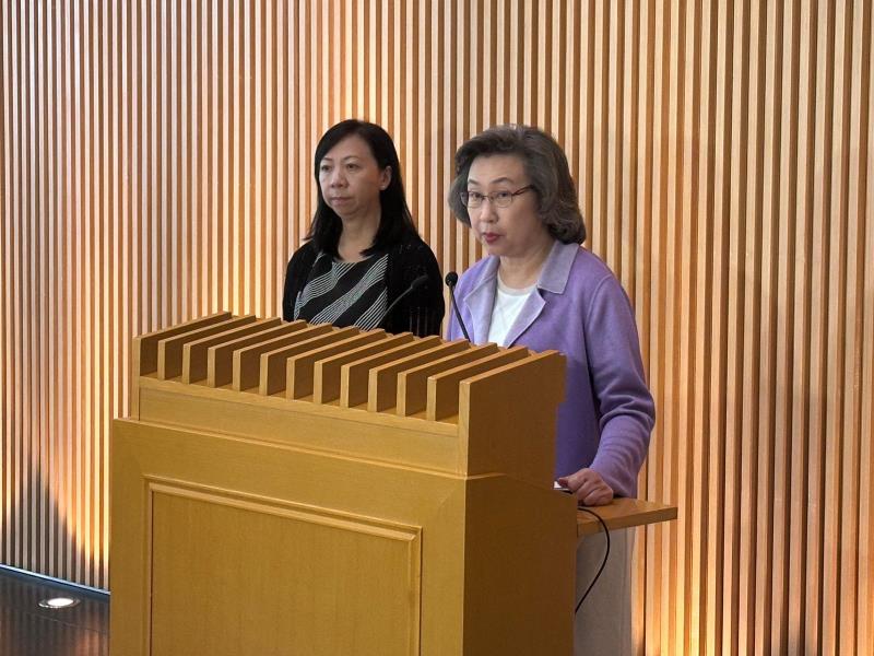 公務員事務局局長楊何蓓茵表示，相信公務員評核制度優化計劃，不會出現「交人頭」文化。（袁曉琦攝）