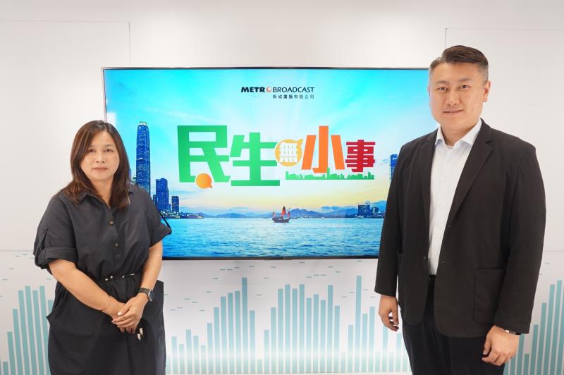 姚銘（右）表示，鄉郊的中央排污渠和雨水收集系統需要改善，當局在規劃時應該採用更高標準應對。