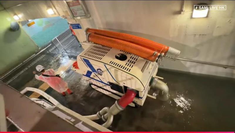 「龍吸水」協助處理積水。 （渠務署Fb圖片）
