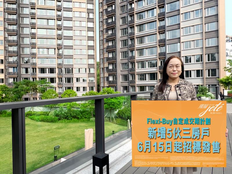 長實營業部副首席經理楊桂玲表示，換樓鏈趨活躍，換樓客明顯增加。長實照片。