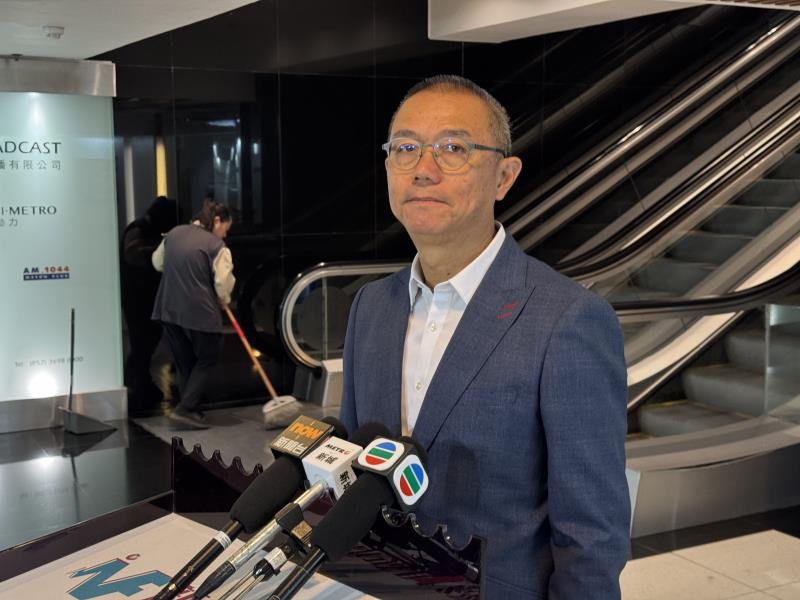 機管局機場運行執行總監姚兆聰表示，昨日T2處理超過100班航班，涉及逾1萬5千名旅客。方穎暉攝。