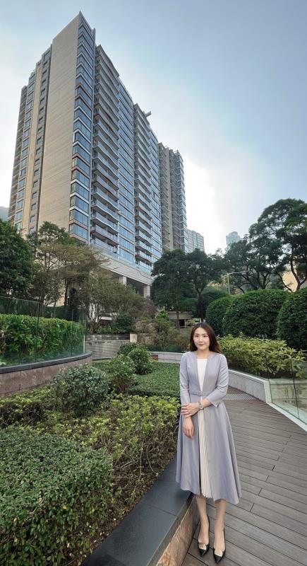 長實營業經理陳詠慈表示，看好超級豪宅市場，相信價值持續上揚。長實照片。
