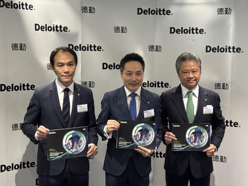 德勤中國華南區主管合夥人歐振興（中）表示，AI巨頭上市可為產業訂立清晰估值模型。方穎暉攝。