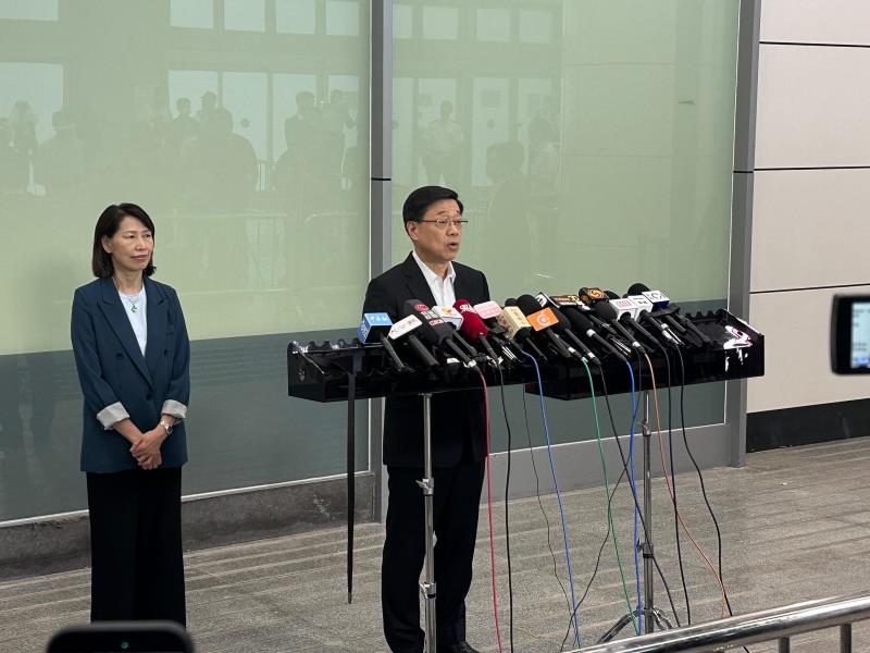 李家超表示，夏寶龍在總結期間，對特區政府編制首份五年規劃的決心和推進工作、 維護國家安全方面的努力、 香港經濟發展等方面，給予肯定。（袁曉琦攝）