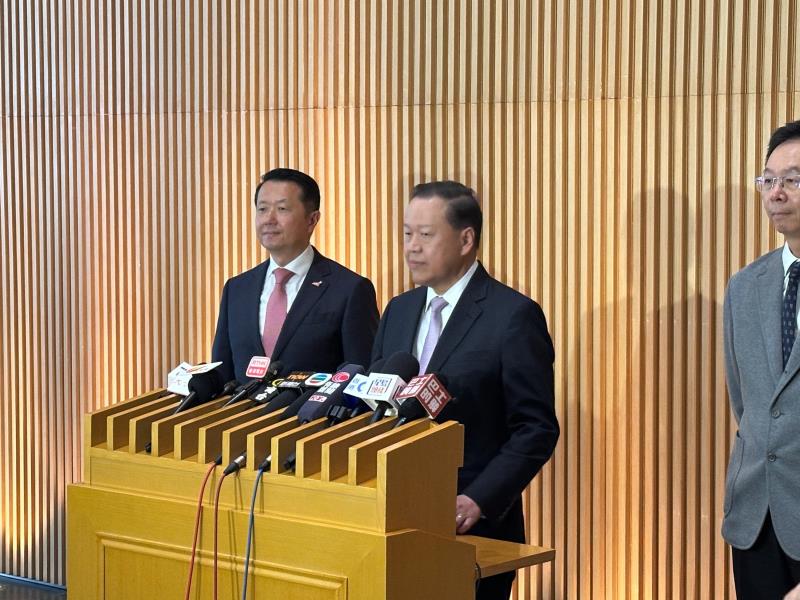 雷添良（左二）表示，各專上教育機構都非常支持北都大學城區計劃擴大至1千公頃。（袁曉琦攝）