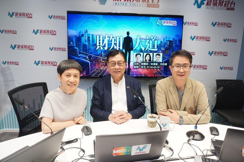 馬時亨(中)形容，政府中亞訪問團超級成功，強調本港應廣交朋友開拓新市場，協助中亞企業來港上市融資。