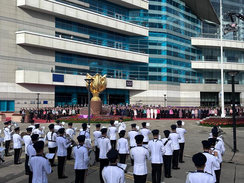 灣仔金紫荊廣場早上舉行升旗儀式，慶祝香港回歸29周年。 (袁曉琪攝)