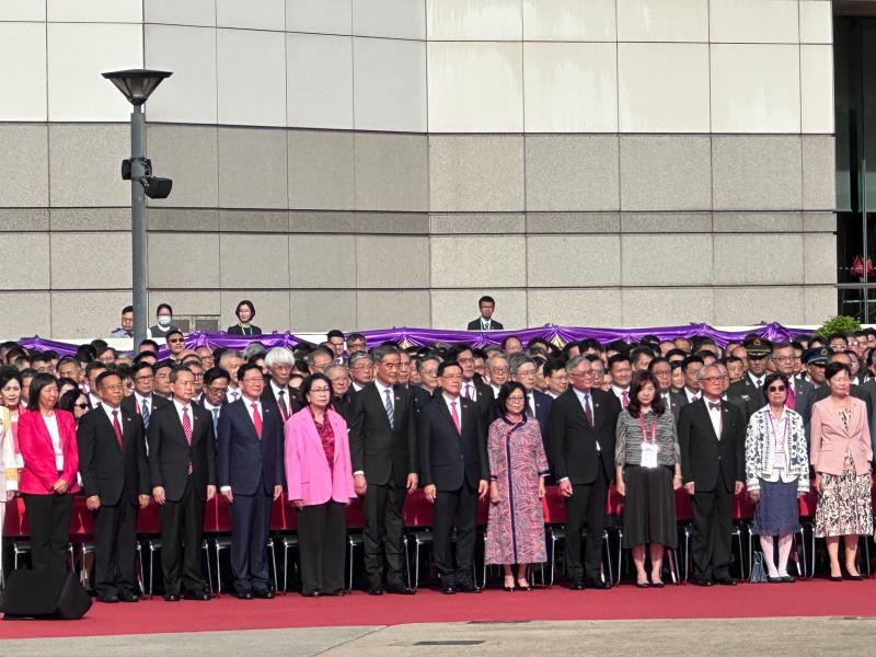 行政長官李家超伉儷以及三名前特首包括曾蔭權、林鄭月娥，以及梁振英都有出席儀式。 (袁曉琪攝)