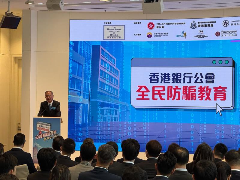 金管局總裁余偉文表示，一直與警務處及銀行等合力打擊騙案。方穎暉攝。