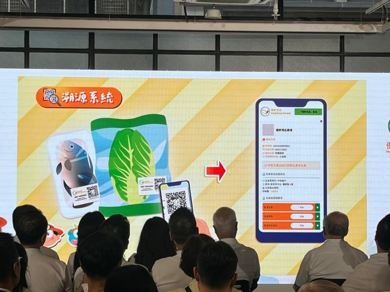所有「優鮮港品」品牌的漁農產品，市民只要掃碼，便可馬上得知產品來自哪個農場及養殖場。(左樂瑤攝)