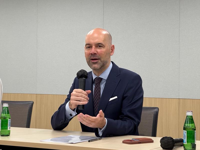 科大商學院新任院長安思遠(Frederik Anseel)表示，將裝備學生以面對AI驅動的商業未來。方穎暉攝。
