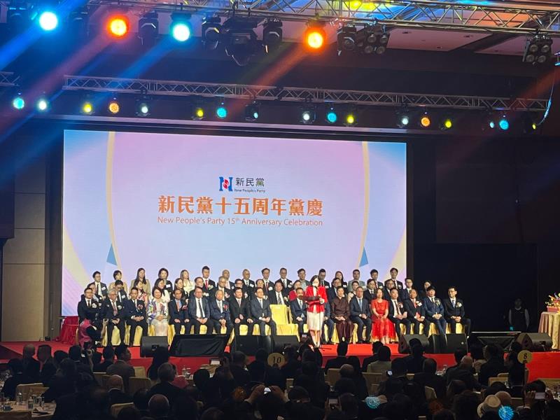 新民黨舉行15周年黨慶，黨主席兼行政會議召集人葉劉淑儀提醒有志做議員的黨友，基本功很重要，要花時間閱讀政府文件和學習審議條例草案等。(左樂瑤攝)