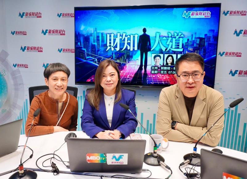 香港足球盛會即將舉行，羅淑佩(中)認為，球隊本身有號召力，不會因個別球星是否出席而影響球迷觀賽意欲。