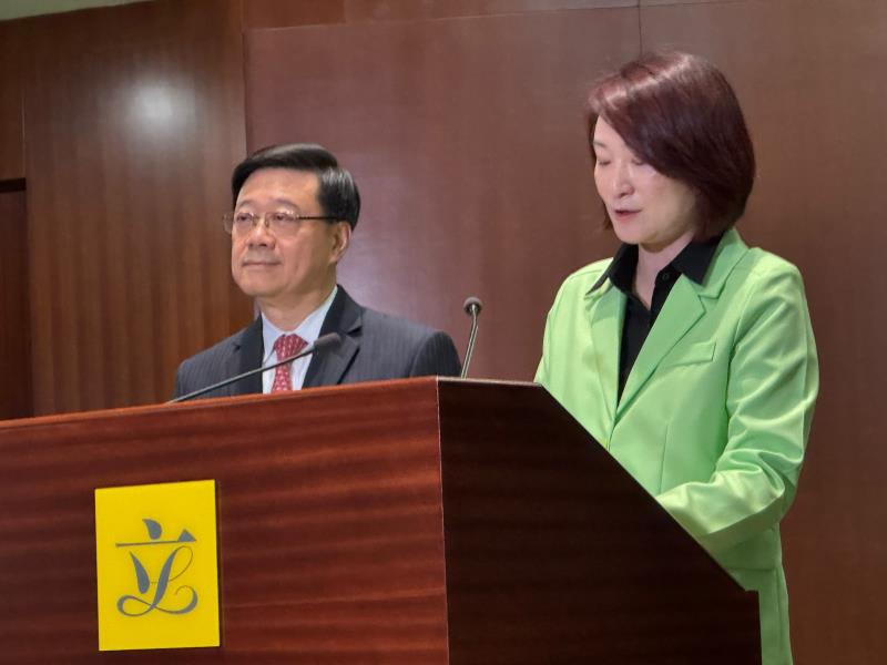 行政長官李家超與立法會議員舉行首次對談交流會，主席李慧琼認為是有溫度的交流。（許詩彤攝）