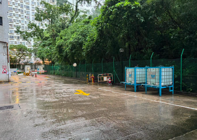水務署已放置超過20個水箱於受影響大廈附近，並將有關水箱的位置圖提供予相關屋苑管理處。