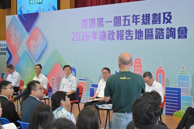 行政長官李家超（左三）指出，河套、 前海和南沙，都是大灣區協作的重要平台。（政府新聞處圖片）