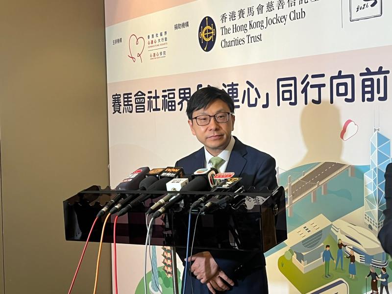 孫玉菡稱勞工處和天文台專家正密鑼緊鼓優化工作暑熱警告系統。 (左樂瑤攝)