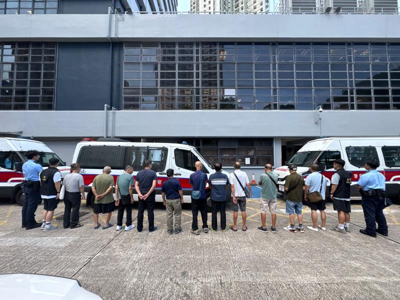 將軍澳警區打擊非法街頭賭博。(警方提供圖片)