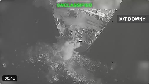 美軍打擊伊朗革命衛隊運油輪。(美軍中央司令部X圖片)