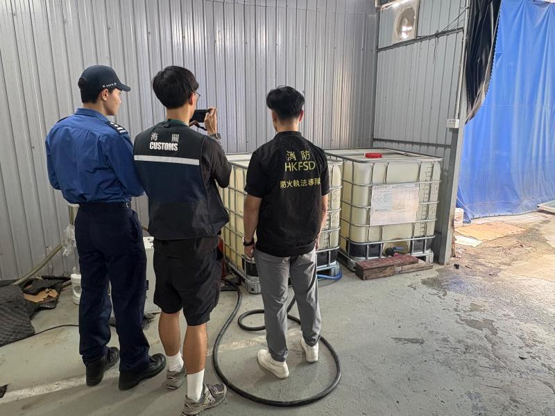 海關及消防搗破非法電油加油站