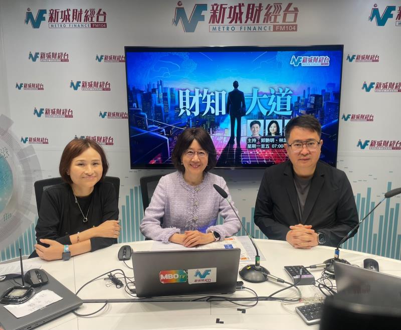 鍾麗玲(中)稱學校應遵從資料最小化原則，只可收集足夠且不超乎適度的資料。