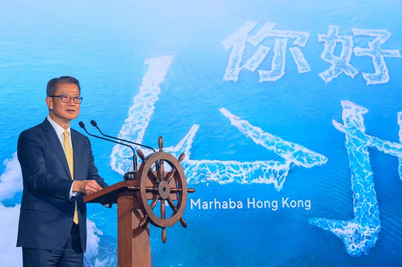 財政司司長陳茂波在蘇哈爾國際銀行香港辦事處開幕活動上致辭。（政府新聞處圖片）