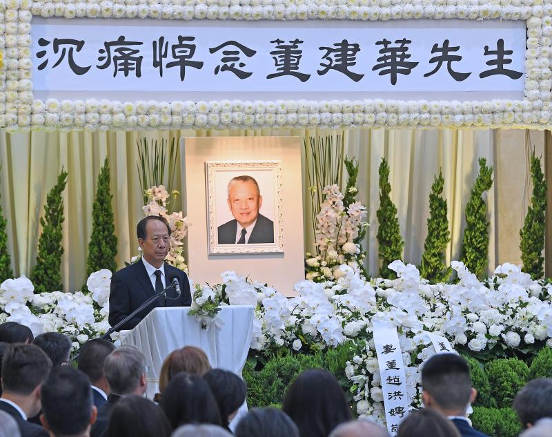中共中央政治局委員、全國政協副主席、董建華先生治喪委員會主任委員石泰峰在公祭儀式上致悼詞。 (政府新聞處圖片)