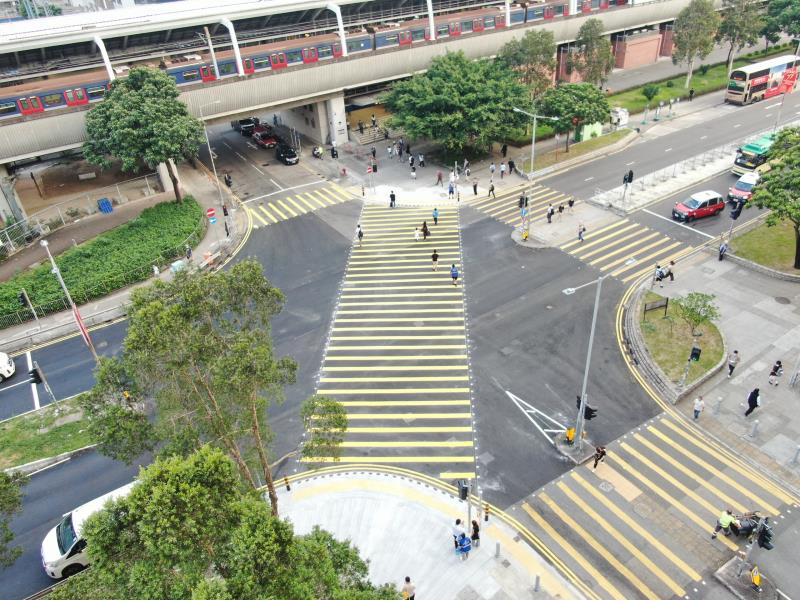 沙田安明街與安睦街交界路口的對角行人過路處啓用。 (圖片來源：政府新聞處)