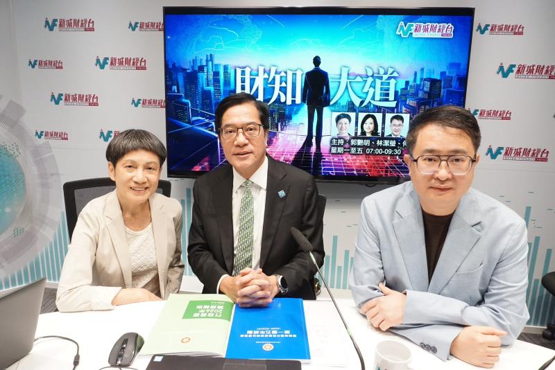 黃偉綸(中)表示，北部都會區發展規模過往少見，以發債籌集資金合理，希望發行較長年期債券，匹配北都發展周期。