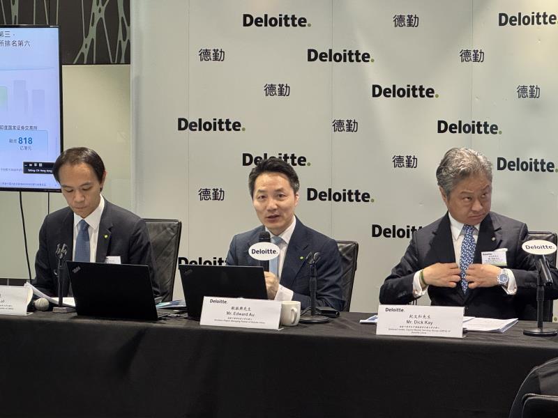 德勤中國華南區主管合夥人歐振興（中）表示，市傳內地叫停具身智能企業上市對整體AI板塊影響不大。方穎暉攝。