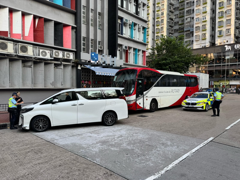 警方打擊白牌車。(警方提供圖片)