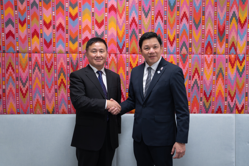 人民銀行行長潘功勝與泰國央行行長威泰舉行會談。(人行網站圖片)