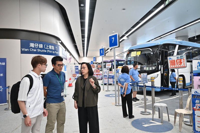 運輸署署長謝詠誼到皇崗口岸視察。(運輸署facebook圖片)