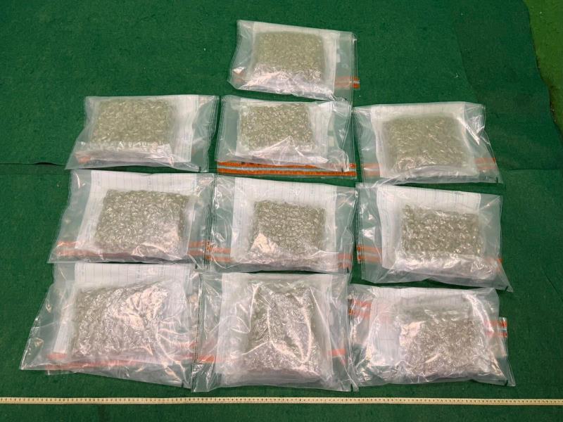 首宗案件檢獲的懷疑大麻花。(政府新聞公報圖片)