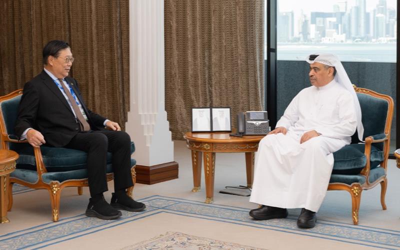 貿發局主席馬時亨(左)與卡塔爾財政大臣H.E. Ali bin Ahmed Al Kuwari會面。(貿發局提供圖片)