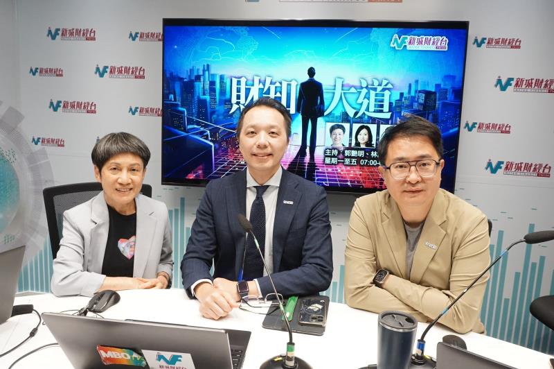 彭文俊(中)說，內地及海外企業原本誤解本港只重金融，引進辦派員解說後，成功引入瑞士一龍頭黃金精煉商落戶。