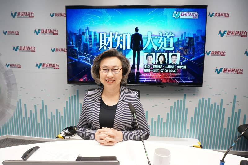 公務員事務局局長楊何蓓茵表示，會以合適方法公布公務員敘用委員會的調查結果。